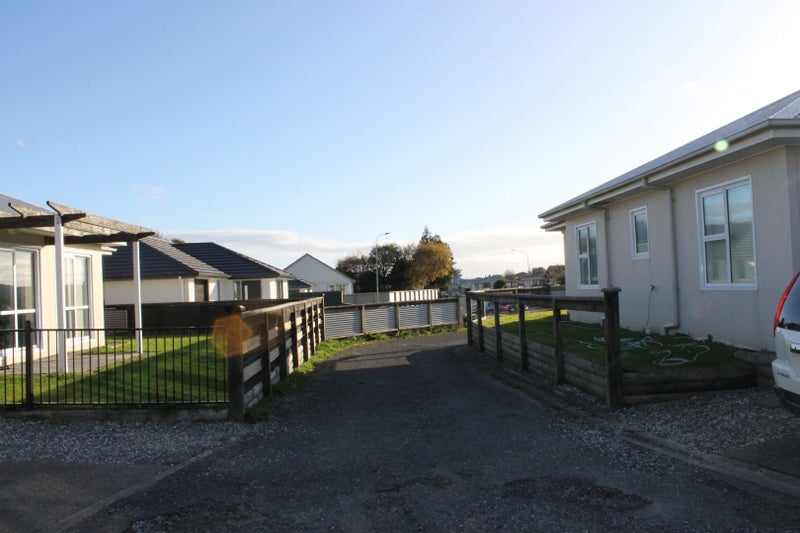 77 Lothian Crescent, Strathern, Invercargill - Carousel 12