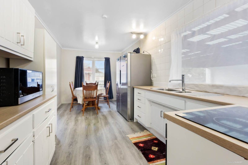 1/127 Swanson Road, Henderson, Auckland - Carousel 1