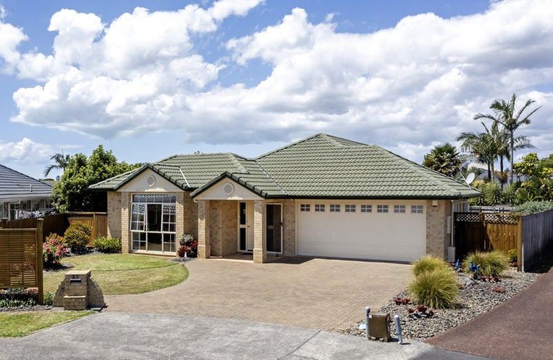 22 Trovare Place, Golflands, Auckland - Carousel 1