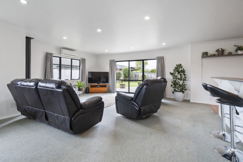 6 Brookside Close, Highbury, Palmerston North - Carousel 2