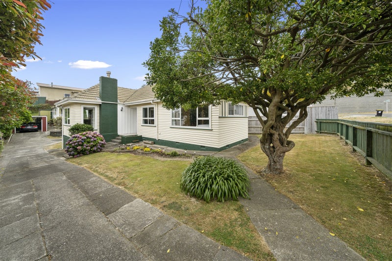 25 Mexted Terrace, Tawa, Wellington - Carousel 1