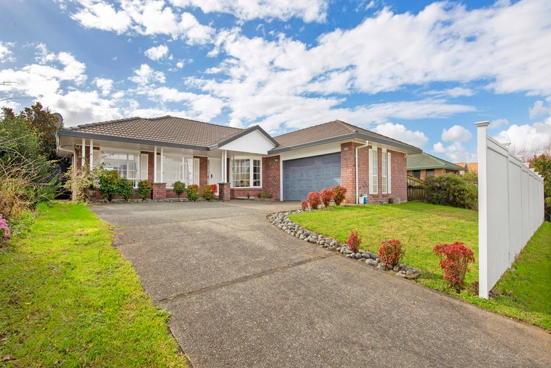 118 Golfland Dr, Golflands, Manukau - Carousel 1