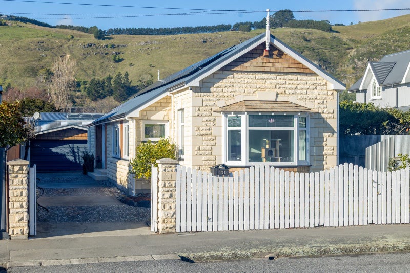 31 Hardwicke Street, Sumner, Christchurch - Carousel 1