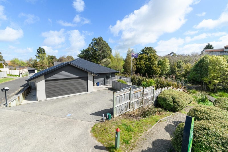 33 Galea Grove, Kelvin Grove, Palmerston North - Carousel 19