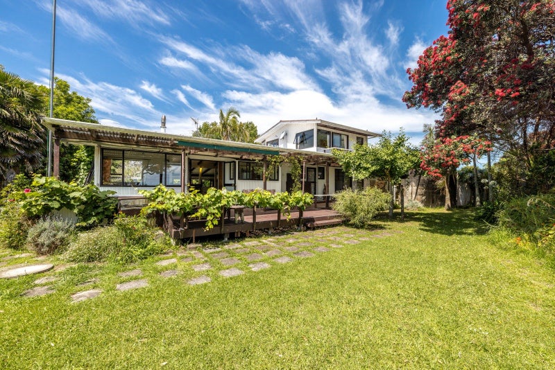 18 Esslin Road, Surfdale, Waiheke Island - Carousel 2