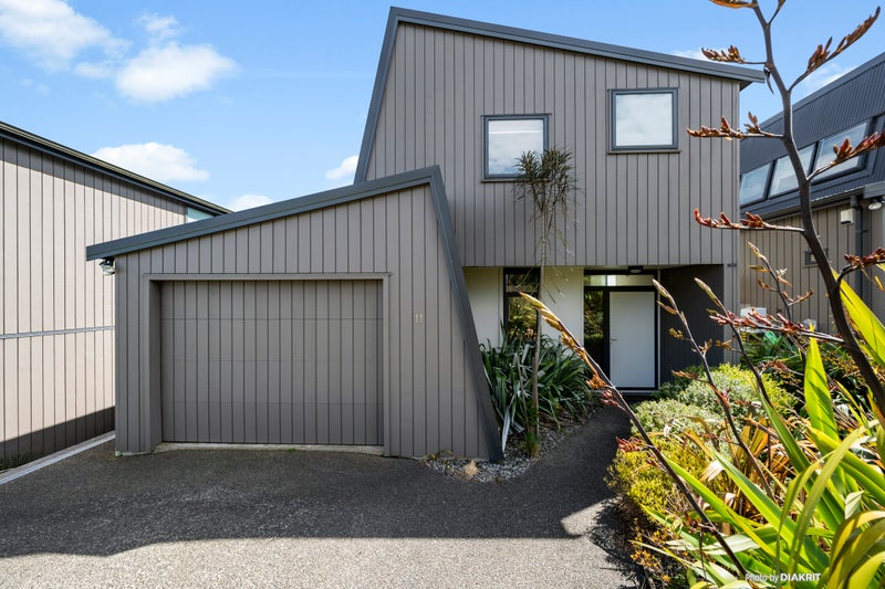 11 Lacebark Lane, Woodridge, Wellington - Carousel 1