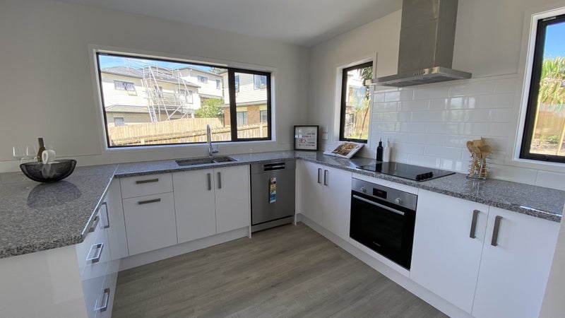 1 Eric Gifford Drive, Ranui, Auckland - Carousel 2