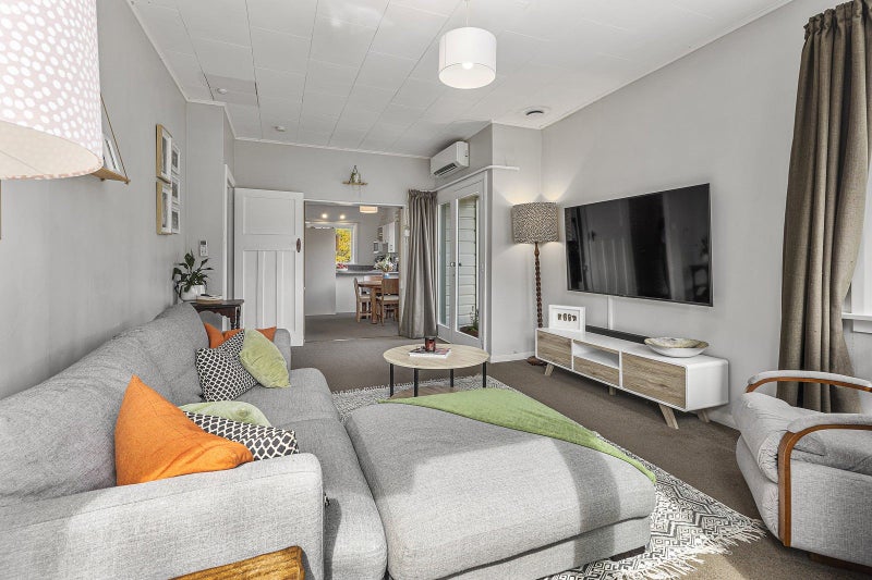 11 Creswick Terrace, Northland, Wellington - Carousel 2