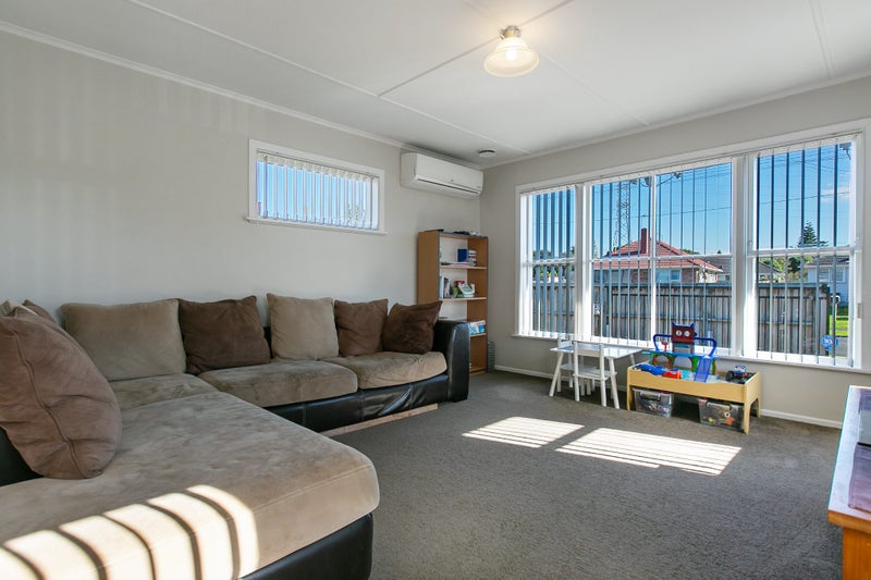 14 Sandbrook Avenue, Otara, Auckland - Carousel 2