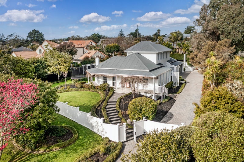 1 Almond Grove, Greenhithe, Auckland - Carousel 1