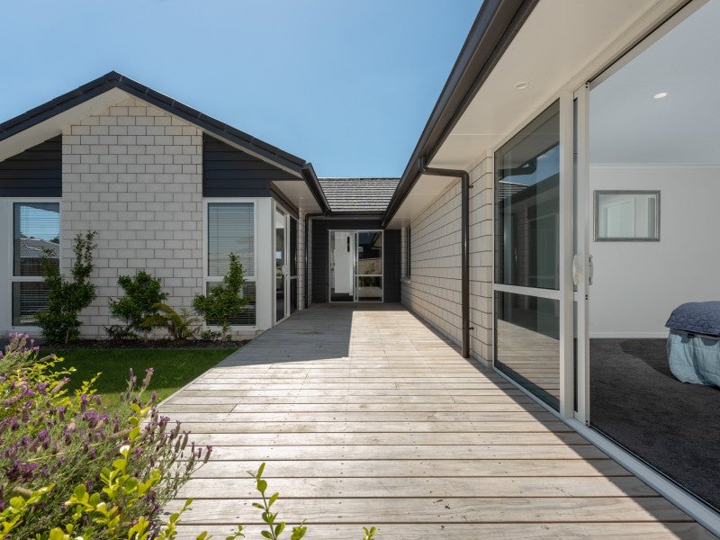 320 Lakes Boulevard, Pyes Pa, Tauranga - Carousel 1