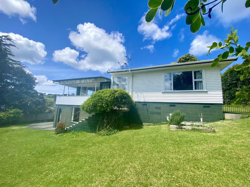 16 Clotworthy Crescent, Onerahi, Whangarei - Carousel 1