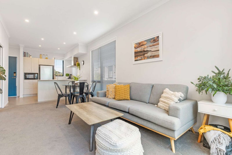 2 Awamarino Way, Westgate, Auckland - Carousel 1