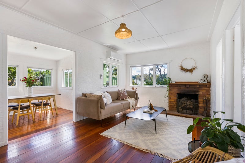 40C Cresta Avenue, Beach Haven, Auckland - Carousel 1