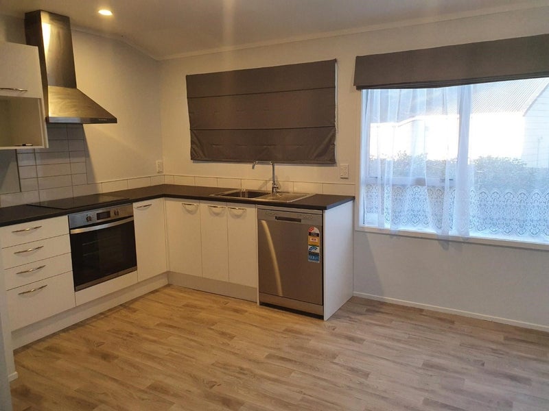 2/10 Gloaming Place, Conifer Grove, Takanini - Carousel 2