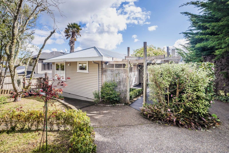 1/15 William Souter Street, Forrest Hill, Auckland - Carousel 1
