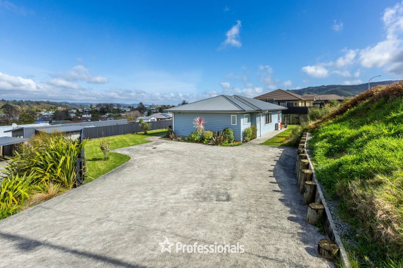 88 Sunstone Crescent, Timberlea, Upper Hutt - Carousel 2