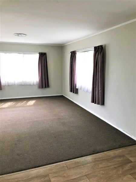 4 Dungarvon Place, Clendon Park, Auckland - Carousel 2
