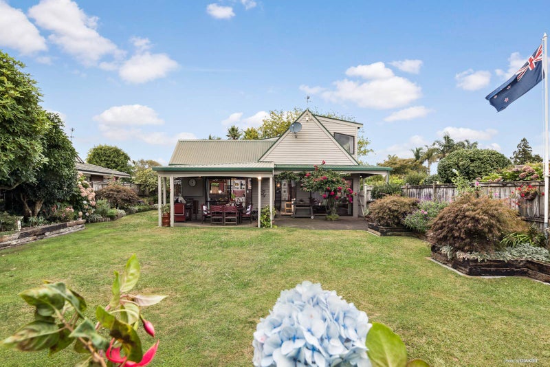 18 Peridot Place, Conifer Grove, Takanini - Carousel 1
