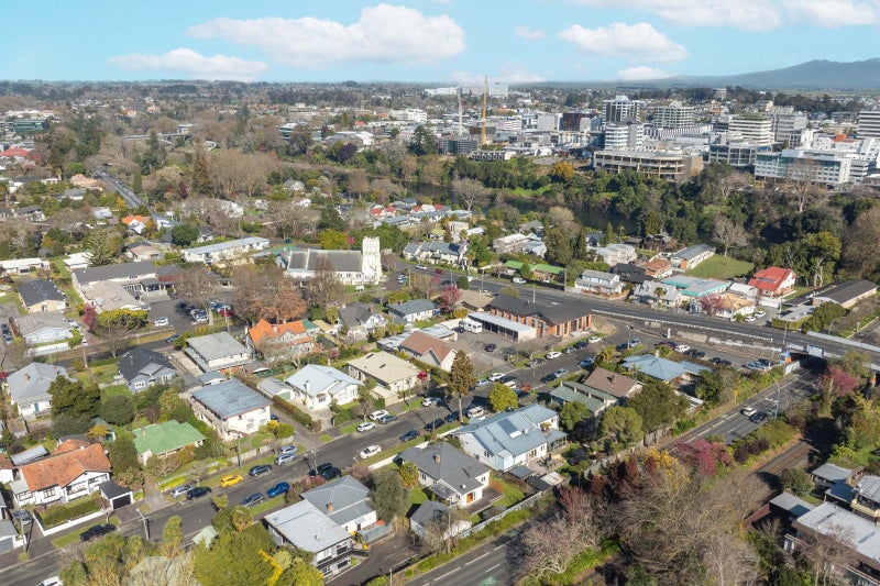 15 Myrtle Street, Hamilton East, Hamilton - Carousel 18