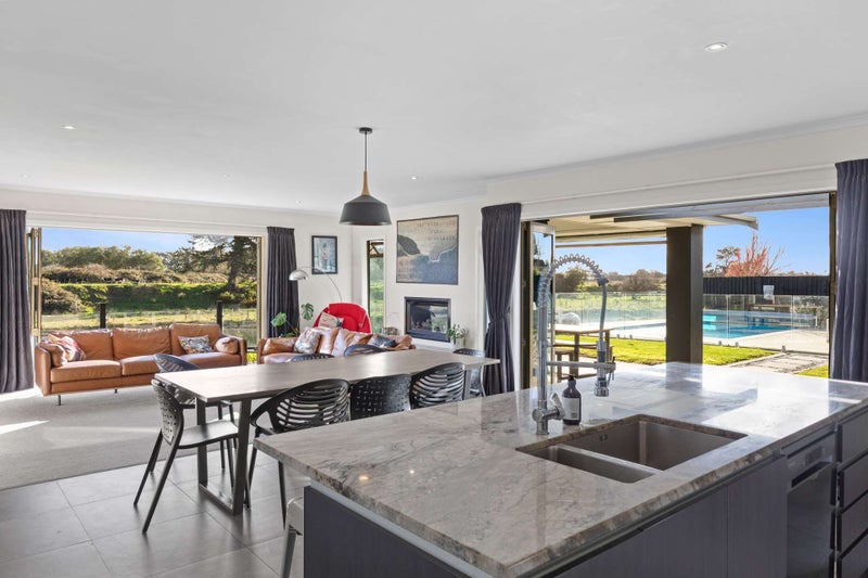 9 Doncaster Court, Awapuni, Palmerston North - Carousel 1