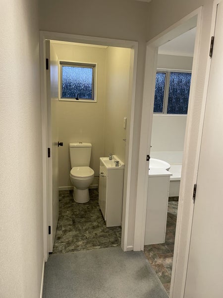 1 Cyril Way, Paparangi, Wellington - Carousel 16