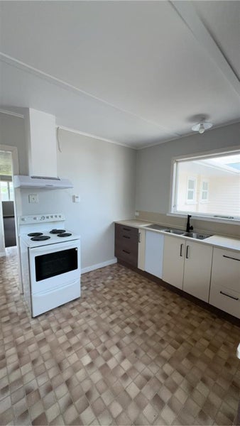 7 Truby King Street, Merrilands, New Plymouth - Carousel 2