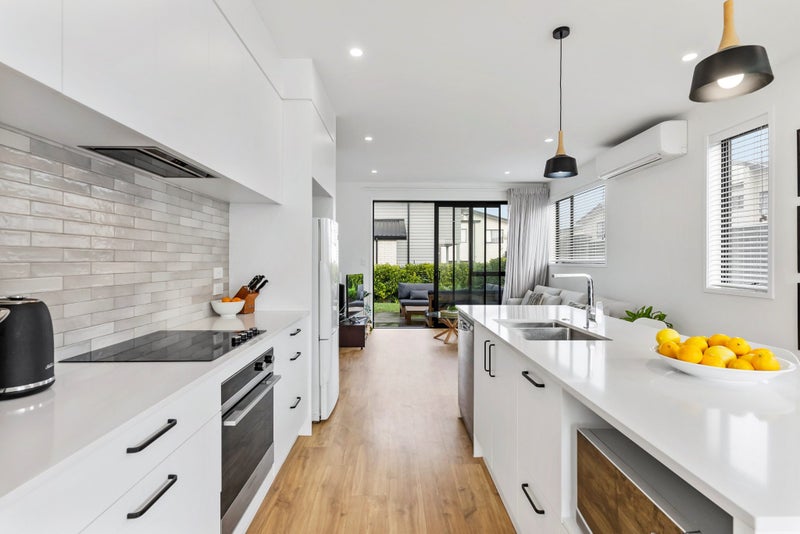 3 Kestrel Place, Wai o Taiki Bay, Auckland - Carousel 1