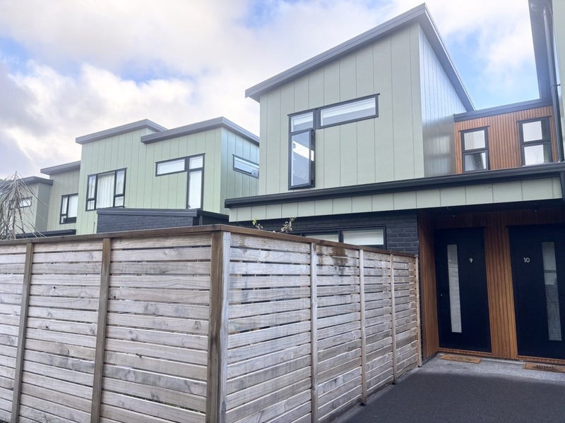 9/7 Johnston Grove, Taita, Lower Hutt - Carousel 14