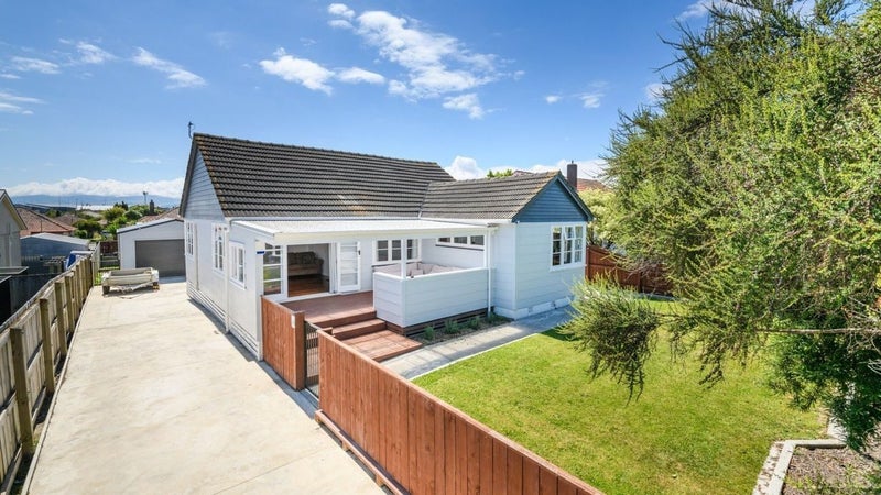 9 Mersey Terrace, Roslyn, Palmerston North - Carousel 1