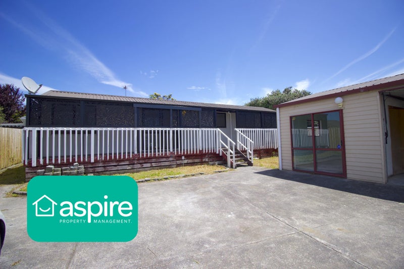 5A Shamrock Lane, Te Atatu Peninsula, Auckland - Carousel 1