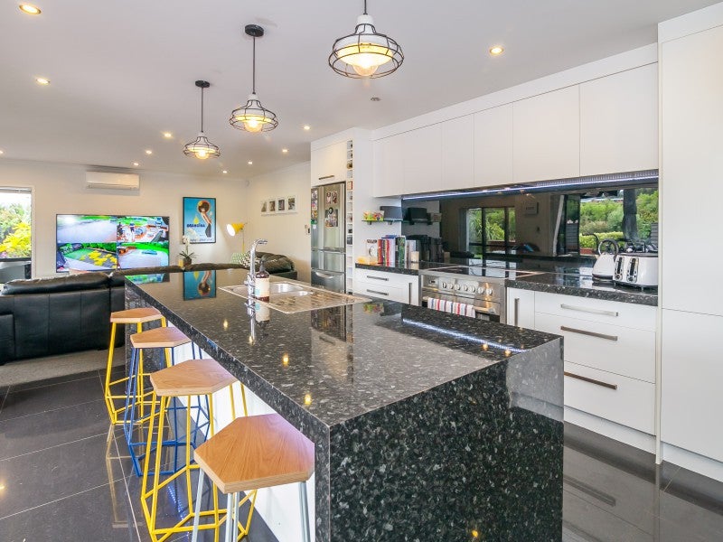 2 Opal Avenue, Timberlea, Upper Hutt - Carousel 26