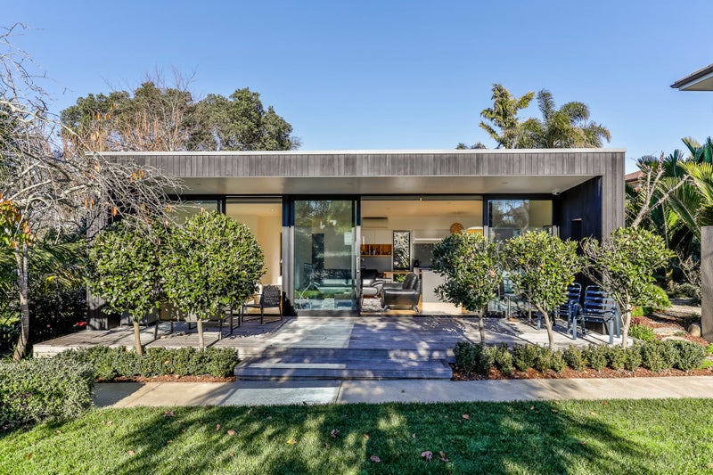 86 Marine Parade, Mellons Bay, Auckland - Carousel 2