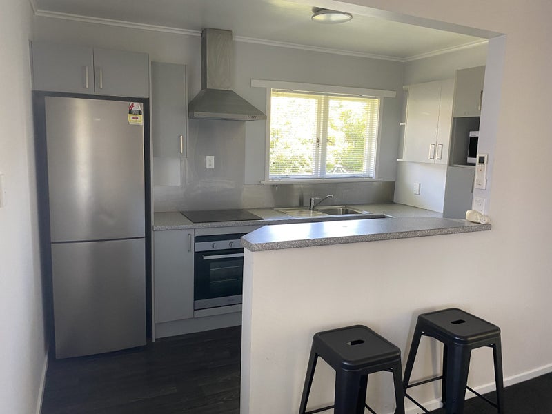 33B Lake Crescent, Hamilton Lake, Hamilton - Carousel 2