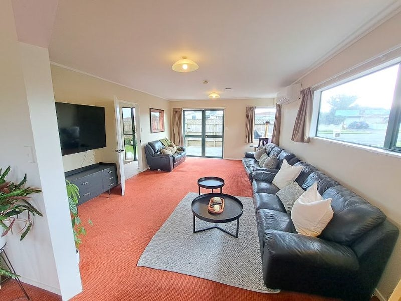 11 Ballantrae Place, Highlands Park, New Plymouth - Carousel 2