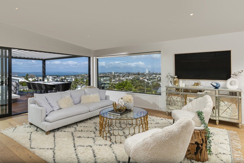 20 Parr Terrace, Castor Bay, Auckland - Carousel 1