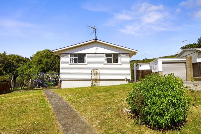 17 Nassau Avenue, Grenada North, Wellington - Carousel 20