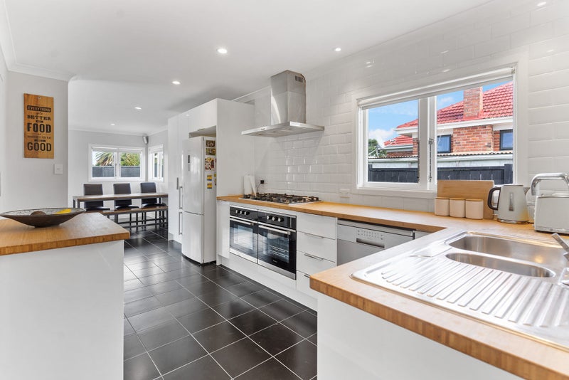 11 Kingfisher Place, Favona, Auckland - Carousel 2