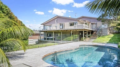 2 Cloverly Crescent, Campbells Bay, Auckland - Carousel 1