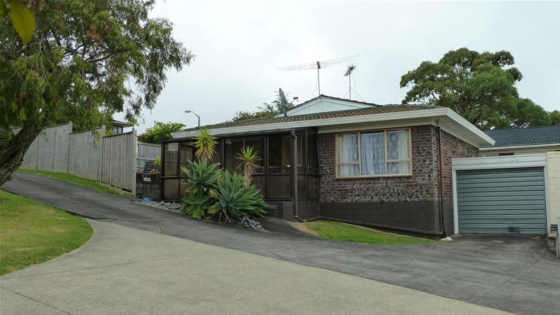 1/21 Charles Dickens Drive, Mellons Bay, Auckland - Carousel 1