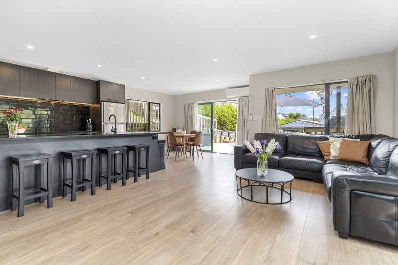 2/311 Rangatira Road, Beach Haven, Auckland - Carousel 1