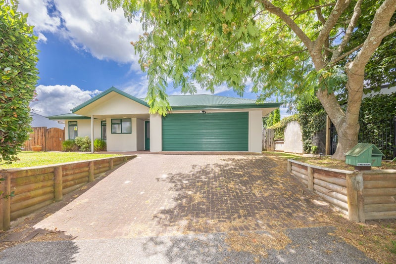7 Grasmere Court, Huntington, Hamilton - Carousel 2
