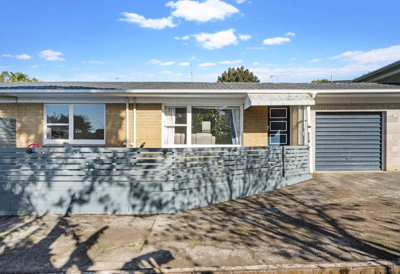 2/12 Quona Avenue, Waikowhai, Auckland - Carousel 1