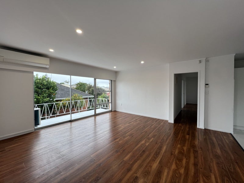8/7 Kingsway Avenue, Sandringham, Auckland - Carousel 1