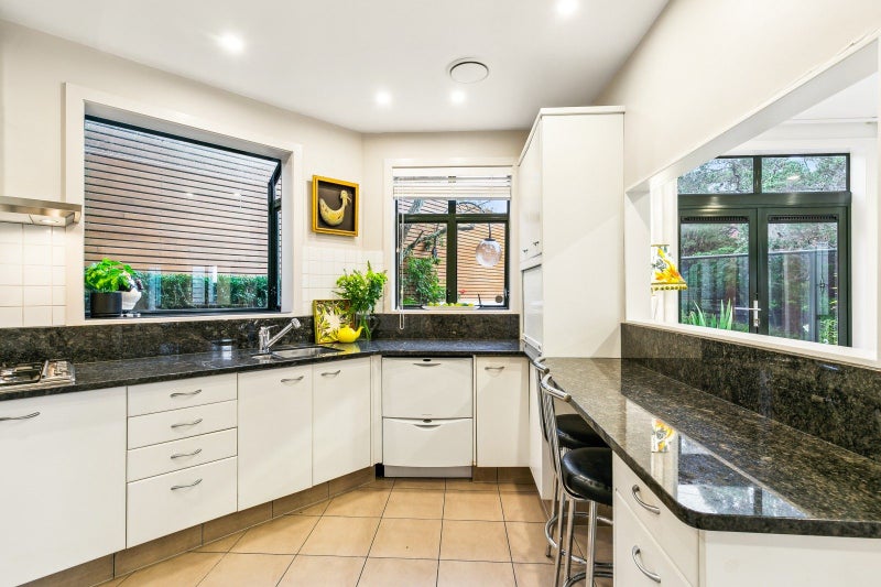 2/67 Bolton Street, Kelburn, Wellington - Carousel 2