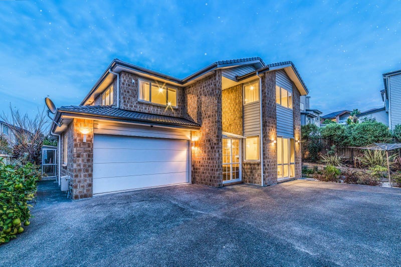 13 Syrah Crescent, Ranui, Auckland - Carousel 1