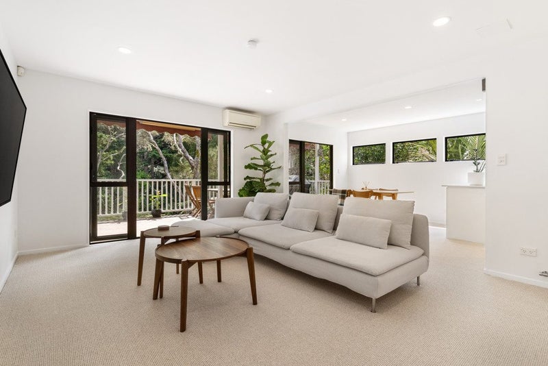 2/12 Herons Way, Northcote, Auckland - Carousel 1