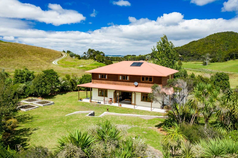 566 Brown Road, Kaiwaka - Carousel 1