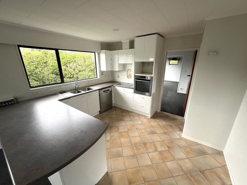 25 Ngatitoa Street, Tawa, Wellington - Carousel 2