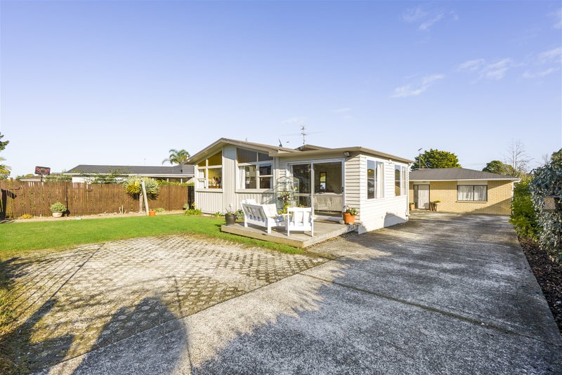 37 Minaret Drive, Bucklands Beach, Auckland - Carousel 1